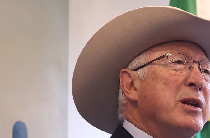 Sheinbaum reconoce "desencuentros" con el embajador saliente de EE.UU. Ken Salazar