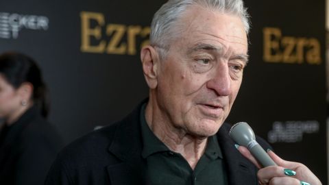 Robert De Niro afirma que no cambia pañales y su novia se encarga de “ese trabajo”