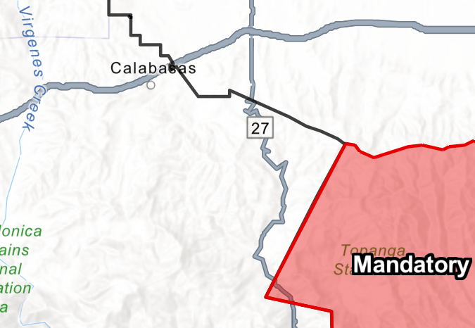 Mapa que muestra la zona expandida de evacuación por el Incendio Palisades hsta la noche del martes.