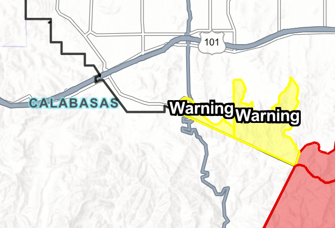 Mapa de la zona completa de evacuación obligatioria (rojo) por el incendio Palisades, incluyendo la parte agregada la noche del viernes junto a la autopista 405.
