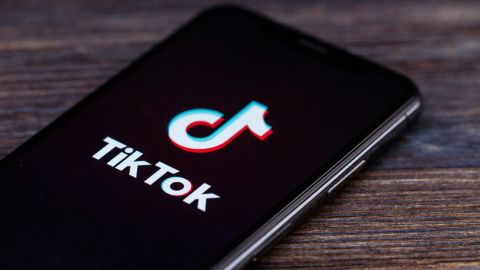 Los iPhones con TikTok preinstalado se están vendiendo por precios que llegan a los $20,000 dólares