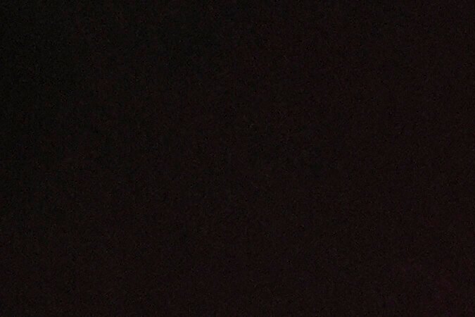 Autoridades responden a la escena del accidente de una aeronave que causó un incendio al estrellarse en Filadelfia.