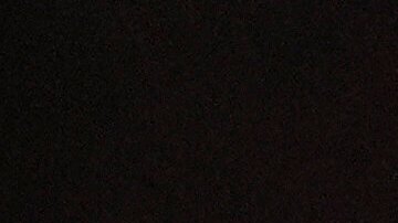 Autoridades responden a la escena del accidente de una aeronave que causó un incendio al estrellarse en Filadelfia.