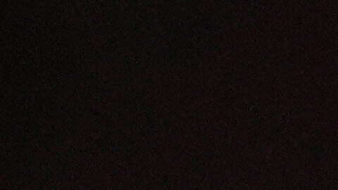 Autoridades responden a la escena del accidente de una aeronave que causó un incendio al estrellarse en Filadelfia.