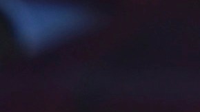 Bomberos y socorristas en el lugar donde una avioneta se estrelló contra un almacén en Fullerton, California