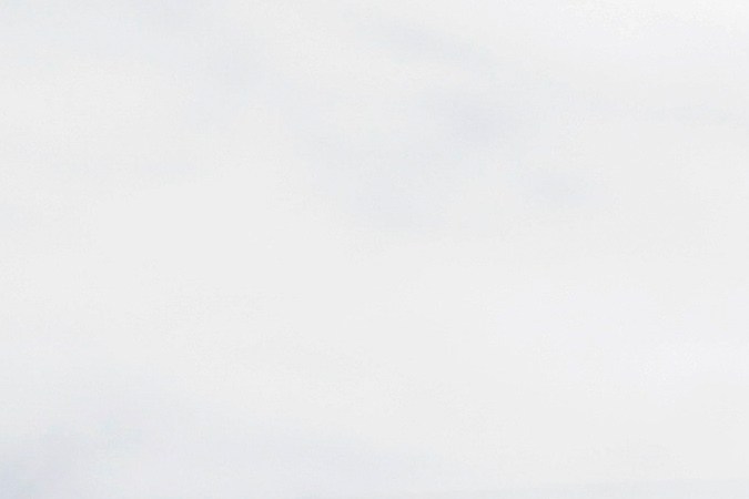 Vecinos reciben alimentos distribuidos por la Agencia de Estados Unidos para el Desarrollo Internacional (USAID), en Kachoda, norte de Kenia.