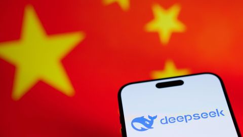 Qué tiene de especial DeepSeek, la nueva herramienta china de inteligencia artificial, y cómo se diferencia de ChatGPT o Gemini