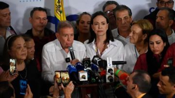 Edmundo González y María Corina Machado en una declaración conjunta durante la campaña para las elecciones de julio pasado.