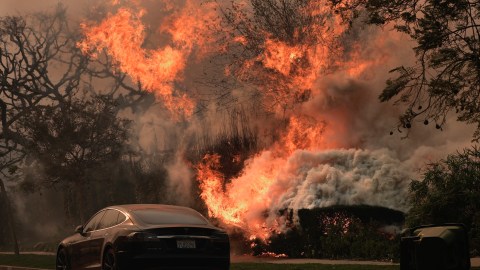 Incendios en Los Ángeles podrían dejar pérdidas de más de $50,000 millones