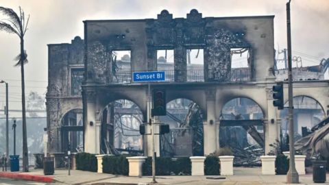 Un edificio destruido en Pacific Palisades.