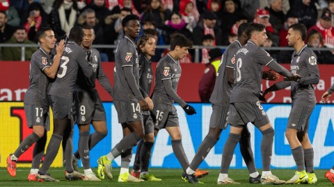 Real Madrid cerró el año ganando 4-2 al Sevilla y ganó la Copa Intercontinental.