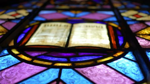 El santoral católico recuerda a figuras que entregaron su vida a la fe.