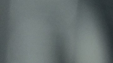 El ala cerrada de los Kansas City Chiefs, Travis Kelce (derecha), es felicitado por Taylor Swift mientras celebran la victoria de los Chiefs sobre los Buffalo Bills en el Campeonato de la AFC de la NFL, el domingo 26 de enero de 2025, en Kansas City, Misuri.