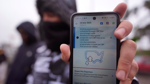 A través de un correo electrónico, el Gobierno informó a los migrantes con solicitudes activas que la citas a través de CBP One ya no eran válidas.