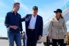 El presidente Donald Trump y la primera dama Melania Trump fueron recibidos por el gobernador de California Gavin Newsom en el Aeropuerto Internacional de Los Ángeles.