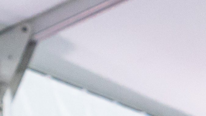 Sophie Guitron, de Los Ángeles, en la alfombra roja de la ceremonia de los NFL Honors en New Orleans. La jugadora de flag football obtuvo uno de los dos premios nacionales de los Latino Youth Honors.