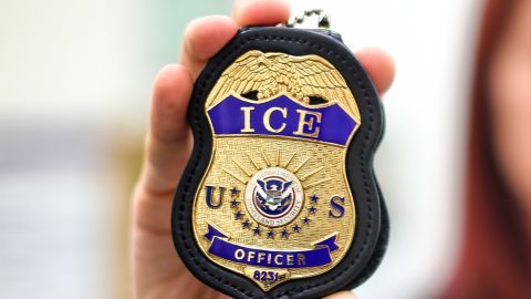 ICE canceló la regla de "lugares sensibles" para hacer operativos migratorios.