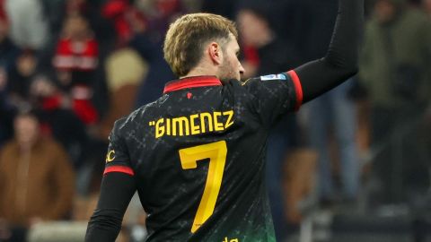 MILAN (Italy), 15/02/2025.- AC Milan's Santiago Gimenez celebrates after scoring the 1-0 goal during the Italian Serie A soccer match between AC Milan and Hellas Verona FC in Milan, Italy, 15 February 2025. (Italia) EFE/EPA/ROBERTO BREGANI