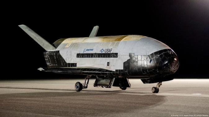 La sexta misión del avión espacial X-37B estableció un récord al permanecer 908 días en órbita antes de regresar a la Tierra.