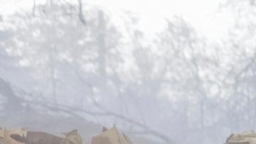 Un militar ucraniano dispara un obús D-30 hacia las tropas rusas en una posición en primera línea en la región de Kharkiv, Ucrania.
