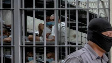 El Salvador enviará a menores a cárceles de adultos