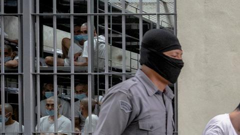 El Salvador enviará a menores a cárceles de adultos
