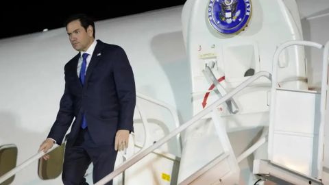 Rubio llega a Panamá entre amenazas de recuperar el canal