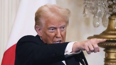 Trump alega que la ley "permitiría al gobierno de Sudáfrica confiscar propiedades agrícolas de minorías étnicas afrikáners sin compensación".