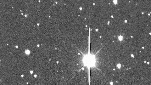 Esta imagen facilitada por el sistema de alerta de impacto de asteroides de la Universidad de Hawai muestra el movimiento del asteroide 2024 YR4 durante aproximadamente una hora.