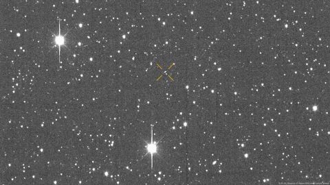 Esta imagen facilitada por el sistema de alerta de impacto de asteroides de la Universidad de Hawai muestra el movimiento del asteroide 2024 YR4 durante aproximadamente una hora.