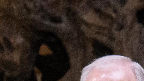 Papa Francisco, aquejado de neumonía, pasó "noche tranquila"
