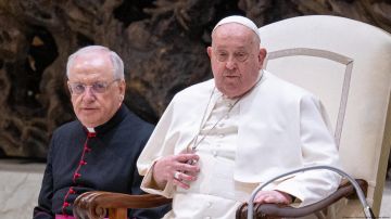 Papa Francisco, aquejado de neumonía, pasó "noche tranquila"
