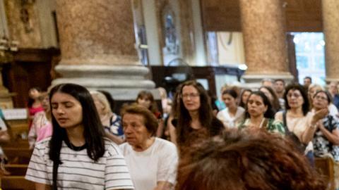 Argentinos rezan por la salud del papa Francisco
