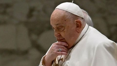 Que es la neumonía bilateral, la condición que sufre el papa Francisco, y quienes son más susceptibles a sufrirla