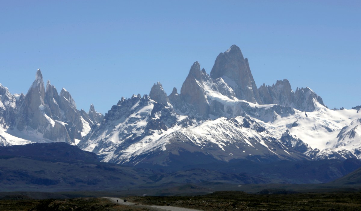 Dónde queda y cómo es el hotel colgante más alto del mundo: cuesta $1500 la noche