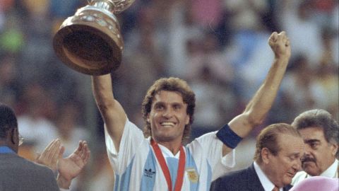 Argentina's captain Oscar Ruggeri lifts the trophy Sunday, July 21, 1991, in Santiago, Chile, after defeating Colombia in the final soccer game of the Copa America. (AP Photo)