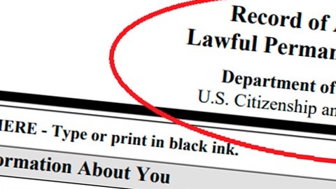 Un agente de CBP no puede obligar a un inmigrante a renunciar a su Green Card.
