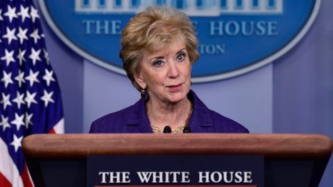 Linda McMahon se perfila como la Secretaria de Educación.