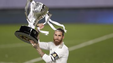 Real Madrid's captain Sergio Ramos lifts the trophy as he celebrates after winning the Spanish La Liga 2019-2020 following a soccer match between Real Madrid and Villareal at the Alfredo di Stefano stadium in Madrid, Spain, Thursday, July 16, 2020. (AP Photo/Bernat Armangue)