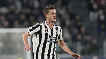 Juventus' Daniele Rugani controls the ball during the Champions League, round of 16, second leg soccer match between Juventus and Villarreal at the Allianz stadium in Turin, Italy, Wednesday, March 16, 2022. (AP Photo/Antonio Calanni)