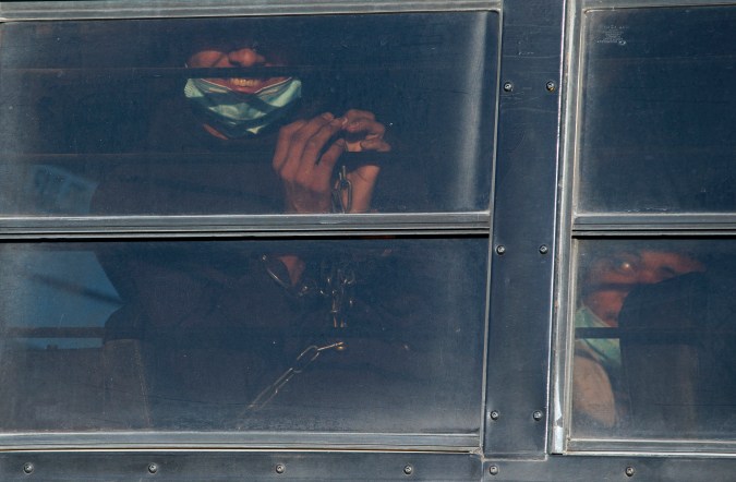 Gobierno de Trump busca revivir el Título 42 para expulsar inmigrantes