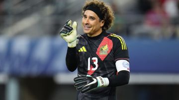 Guillermo Ochoa durante un encuentro de la selección mexicana.