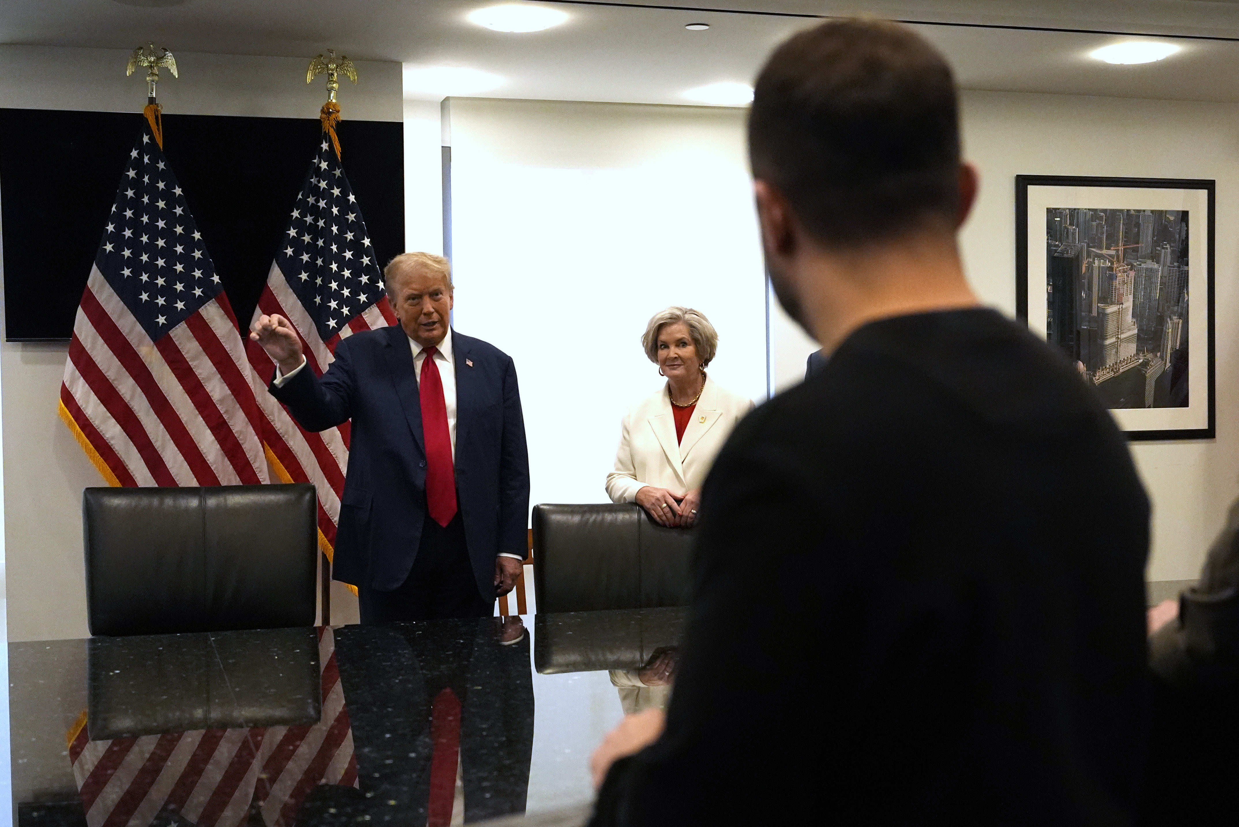 Trump llama "dictador" a Zelenski y le avisa que si no actúa "rápido" su país desaparecerá