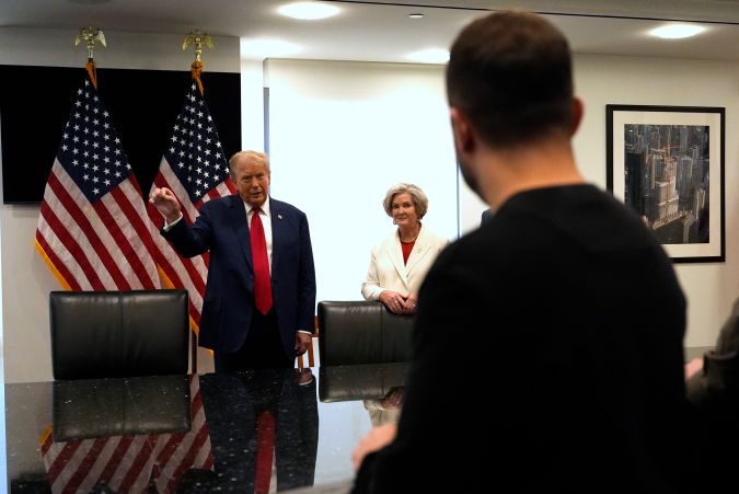 Trump llama "dictador" a Zelenski y le avisa que si no actúa "rápido" su país desaparecerá