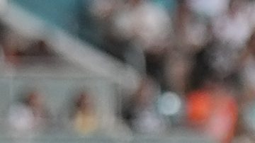 Julian Hill (i) y Tyreek Hill (d) durante un juego de los Dolphins.