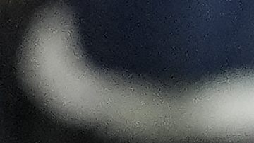 El corredor de los Raiders de Las Vegas, Alexander Mattison (22), corre contra el esquinero de los Chargers de Los Ángeles, Tarheeb Still (29), durante la primera mitad de un partido de fútbol americano de la NFL en Las Vegas, el domingo 5 de enero de 2025.