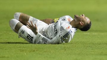 Neymar durante un juego con Santos.