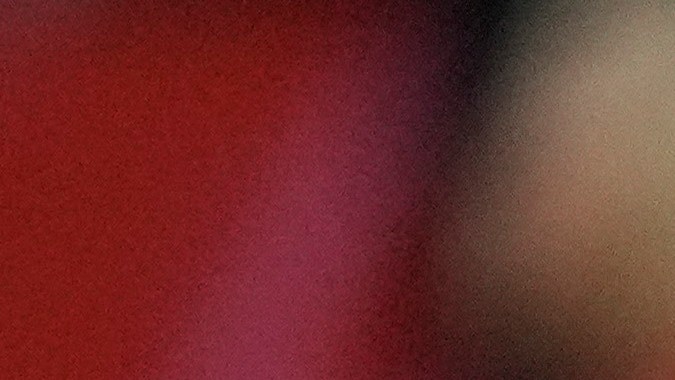 El receptor abierto DeVonta Smith atrapa un pase largo tras superar a Jaylen Watson para un touchdown de los Eagles en el tercer periodo del Super Bowl LIX.