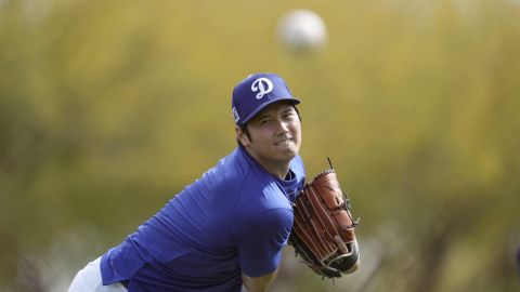 Los Angeles Dodgers' Shohei Ohtani, of Japan, throws as he warms up with other pitchers and catchers at the Dodgers baseball spring training facility Tuesday, Feb. 11, 2025, in Phoenix. (AP Photo/Ross D. Franklin)