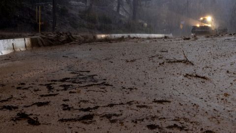 Las alertas de vientos fuertes están vigentes para más de 86 millones de personas en 22 estados para el domingo y el lunes.